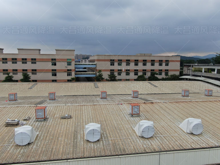 夏季炎熱，大型廠房通風(fēng)降溫設(shè)備怎么選擇呢？